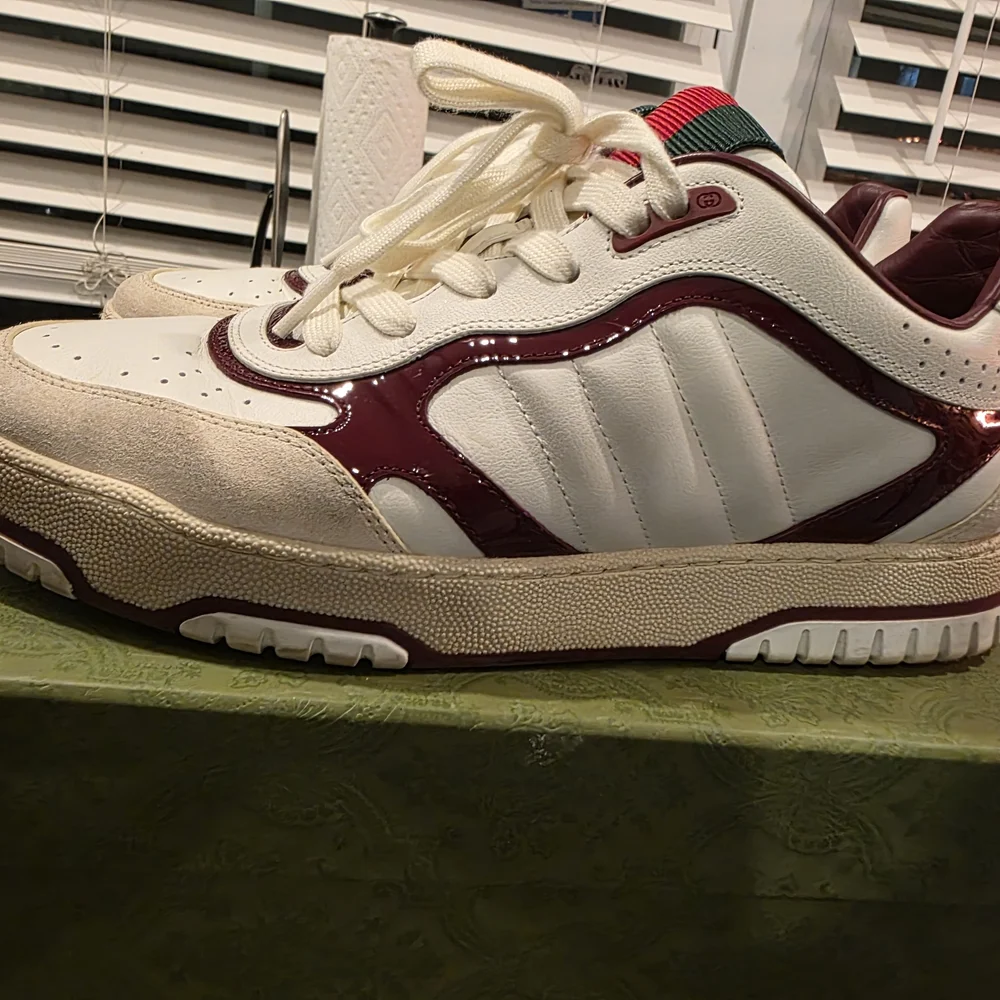 GUCCI Re-Web Trainer White & Red Leather Sneakers 818002 Gucci Sz 8 Box & Dust - Picture 2 of 16